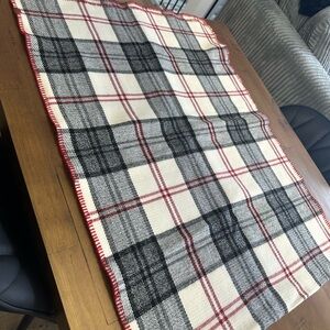 Oversized Roots Cabin Scarf with Red and Black Pattern